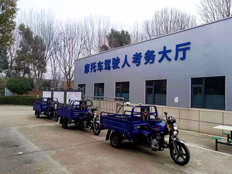 三轮摩托车(D)